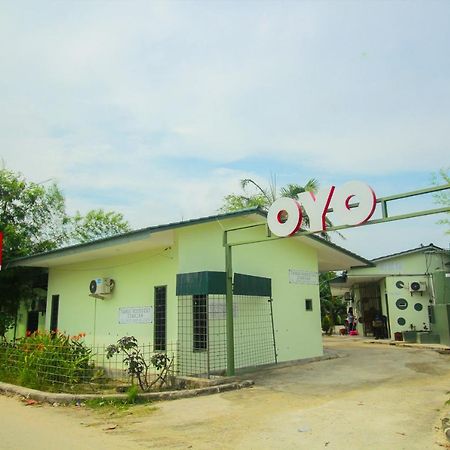 Oyo 1596 Taman Homestay Syariah Dumai Exterior foto