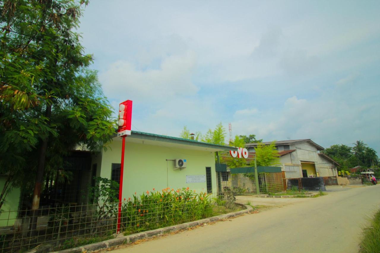 Oyo 1596 Taman Homestay Syariah Dumai Exterior foto